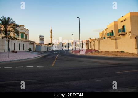 Al Warqa Nachbarschaft in Dubai am frühen Morgen. VAE Stockfoto