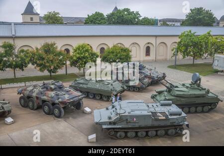 Innenhof, Panzer, Militärhistorisches Museum der Bundeswehr, Olbrichtplatz, Dresden, Sachsen, Deutschland Stockfoto