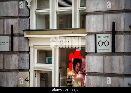 London, Großbritannien - 22. Juni 2018: City of London Innenstadt mit Einkaufsmöglichkeiten Threadneedle Straße mit Jo Malone Geschäft und Tom Davies b Stockfoto