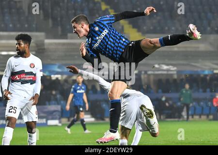 Bergamo, Italien. Dezember 2020. Robin Gosens (8) von Atalanta beim UEFA Champions League Spiel zwischen Atalanta und FC Midtjylland im Gebisstadion in Bergamo. (Foto Kredit: Gonzales Foto/Alamy Live News Stockfoto