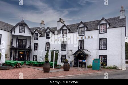 Außenansicht des Moulin Hotel and Inn im Dorf Moulin, in der Nähe von Pitlochry, Perthshire, Schottland, Großbritannien Stockfoto