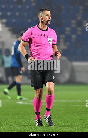 Bergamo, Italien. Dezember 2020. Schiedsrichter Anastasios Sidiropoulos gesehen während der UEFA Champions League Qualifikationsspiel zwischen Atalanta und FC Midtjylland im Gewiss Stadium in Bergamo. (Foto Kredit: Gonzales Foto/Alamy Live News Stockfoto