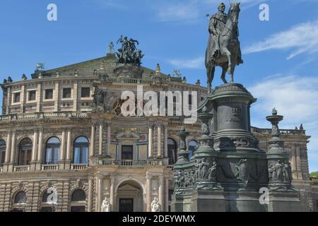 Semperoper, König-Johann-Denkmal, Dresden, Sachsen, Deutschland Stockfoto