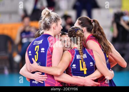 Scandicci, Florenz, Italien. Dezember 2020. Glück der Savino Del Bene Scandicci Spieler während SSC Palmberg Schwerin vs Savino Del Bene Scandicci, CEV Champions League Frauen Volleyball Spiel in scandicci, florenz, Italien, Dezember 02 2020 Kredit: Unabhängige Fotoagentur/Alamy Live News Stockfoto