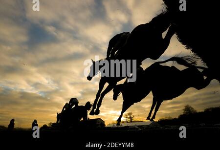 Datei Foto vom 27-12-2018 von Läufern in der Coral Welsh Grand National Handicap Chase. Stockfoto