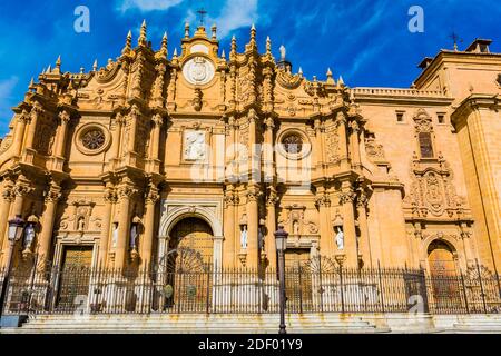 Kathedrale von Guadix, Kathedrale von Guadix oder Kathedrale der Menschwerdung. Der Bau des Gebäudes begann im 16. Jahrhundert und wurde in Th abgeschlossen Stockfoto