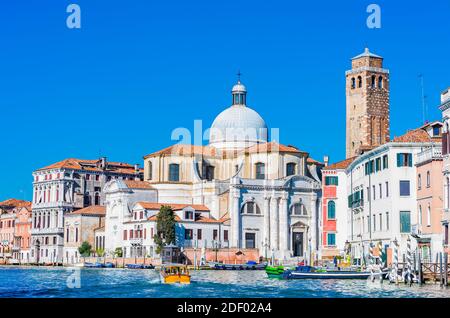 San Geremia ist eine Kirche in Venedig, die sich im Sestiere von Cannaregio befindet. Die Apsis der Kirche blickt auf den Canale Grande. Das Gebäude ist beliebt wie die Stockfoto