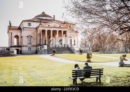 Villa La Rotonda ist eine neoklassizistische Villa etwas außerhalb von Vicenza in Norditalien von Andrea Palladio entworfen. Der richtige Name der Villa ist Villa Almeric Stockfoto