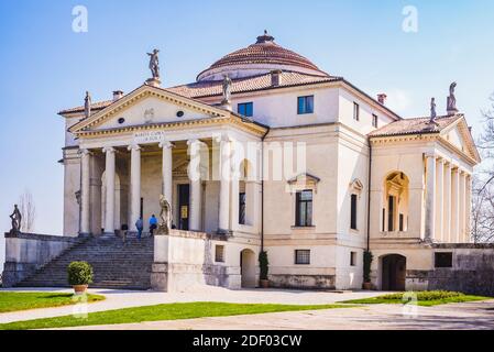 Villa La Rotonda ist eine neoklassizistische Villa etwas außerhalb von Vicenza in Norditalien von Andrea Palladio entworfen. Der richtige Name der Villa ist Villa Almeric Stockfoto