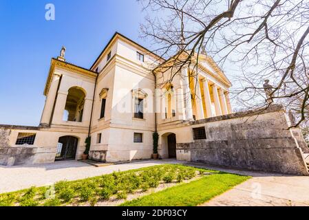 Villa La Rotonda ist eine neoklassizistische Villa etwas außerhalb von Vicenza in Norditalien von Andrea Palladio entworfen. Der richtige Name der Villa ist Villa Almeric Stockfoto