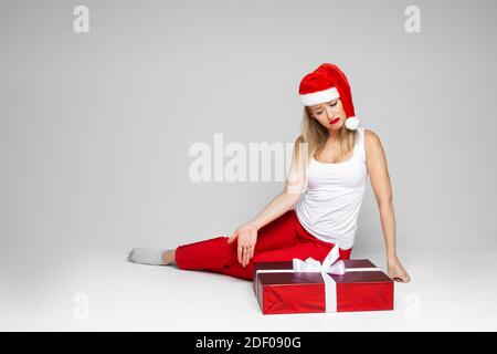 Etwas verärgert junge Dame nicht in Stimmung für Weihnachten Stockfoto
