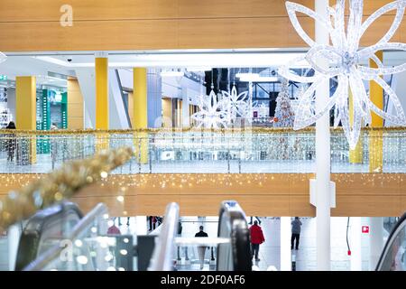 Helsinki, Finnland 30. November 2020 Super Merkat zu Weihnachten dekoriert. Hochwertige Fotos Stockfoto