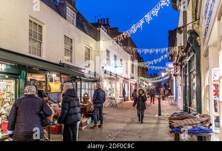 Weihnachtsbeleuchtung in Hampstead bei Nacht London Großbritannien Stockfoto