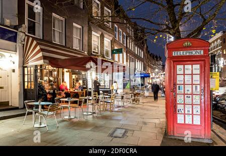 Weihnachtsbeleuchtung in Hampstead bei Nacht London Großbritannien Stockfoto