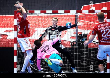 Aalborg, Dänemark. Dezember 2020. Mikael Aggefors (16) von Aalborg Handball im EHF Champions League Spiel zwischen Aalborg Handball und FC Barcelona Handbol in der Jutlander Bank Arena in Aalborg gesehen. (Foto Kredit: Gonzales Foto/Alamy Live News Stockfoto