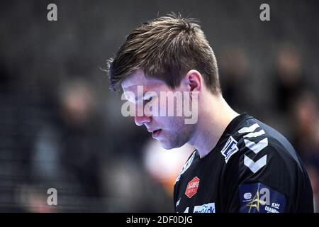 Aalborg, Dänemark. Dezember 2020. Simon Gade (1) von Aalborg Handball im EHF Champions League Spiel zwischen Aalborg Handball und FC Barcelona Handbol in der Jutlander Bank Arena in Aalborg gesehen. (Foto Kredit: Gonzales Foto/Alamy Live News Stockfoto