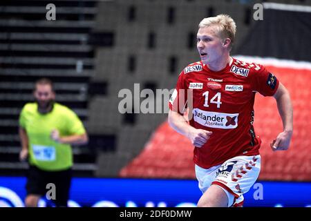 Aalborg, Dänemark. Dezember 2020. Magnus Saugstrup (14) von Aalborg Handball im EHF Champions League Spiel zwischen Aalborg Handball und FC Barcelona Handbol in der Jutlander Bank Arena in Aalborg. (Foto Kredit: Gonzales Foto/Alamy Live News Stockfoto