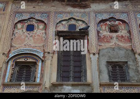 Atemberaubende Architektur abseits der touristischen Pfade: haveli in der Region Shekhawati in Rajasthan, Indien Stockfoto