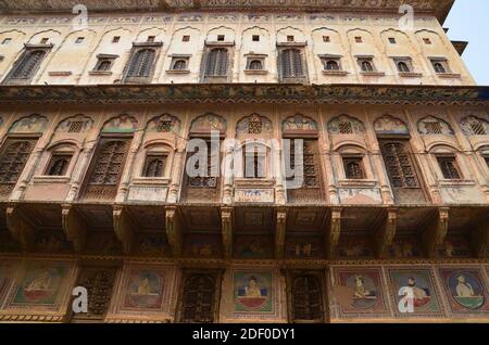 Atemberaubende Architektur abseits der touristischen Pfade: haveli in der Region Shekhawati in Rajasthan, Indien Stockfoto