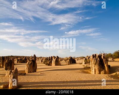 Wolkenformationen über den Pinnacles, Nambung National Park, Western Australia Stockfoto