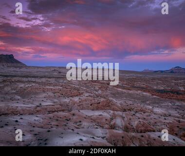 Sonnenuntergang, Buttes, Caineville Wash, Capitol Reef National Park, Utah Stockfoto