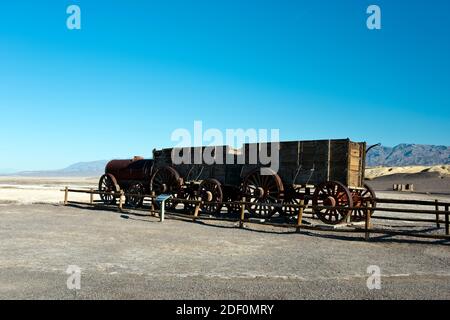 20-Maultier-Mannschaftswaggons im Harmony Borax arbeitet im Death Valley, Kalifornien. Stockfoto