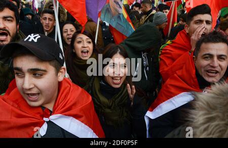 Pro-kurdische Demonstranten fordern Gerechtigkeit bei einer Demonstration in Paris, Frankreich, am 11. Januar 2020, zu Ehren der drei kurdischen Aktivistinnen Sakine Cansiz, Fidan Dogan und Leyla Soylemez, die am 10. Januar 2013 im Kurdistan Informationszentrum im 10. Bezirk von Paris tot aufgefunden wurden. Foto von Georges Darmon/Avenir Pictures/ABACAPRESS.COM Stockfoto