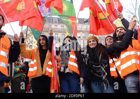 Pro-kurdische Demonstranten fordern Gerechtigkeit bei einer Demonstration in Paris, Frankreich, am 11. Januar 2020, zu Ehren der drei kurdischen Aktivistinnen Sakine Cansiz, Fidan Dogan und Leyla Soylemez, die am 10. Januar 2013 im Kurdistan Informationszentrum im 10. Bezirk von Paris tot aufgefunden wurden. Foto von Georges Darmon/Avenir Pictures/ABACAPRESS.COM Stockfoto