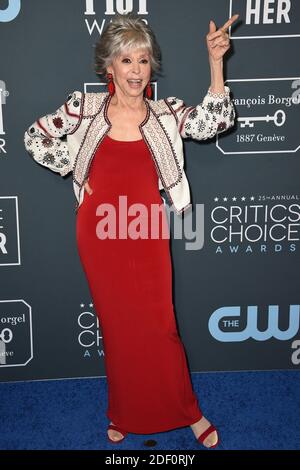 Rita Moreno nimmt an den 25. Annual Critics' Choice Awards Teil, die am 12. Januar 2020 im Barker Hangar in Santa Monica, CA, USA, verliehen werden. Foto von Lionel Hahn/ABACAPRESS.COM Stockfoto