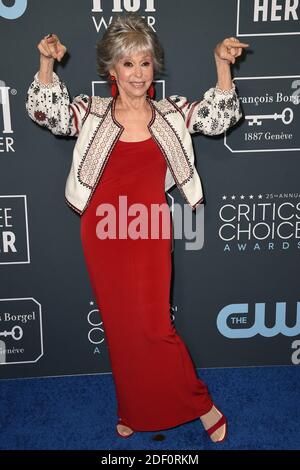 Rita Moreno nimmt an den 25. Annual Critics' Choice Awards Teil, die am 12. Januar 2020 im Barker Hangar in Santa Monica, CA, USA, verliehen werden. Foto von Lionel Hahn/ABACAPRESS.COM Stockfoto