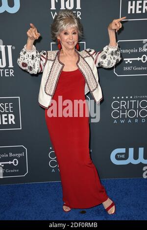 Rita Moreno nimmt an den 25. Annual Critics' Choice Awards Teil, die am 12. Januar 2020 im Barker Hangar in Santa Monica, CA, USA, verliehen werden. Foto von Lionel Hahn/ABACAPRESS.COM Stockfoto