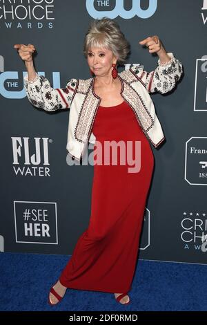 Rita Moreno nimmt an den 25. Annual Critics' Choice Awards Teil, die am 12. Januar 2020 im Barker Hangar in Santa Monica, CA, USA, verliehen werden. Foto von Lionel Hahn/ABACAPRESS.COM Stockfoto