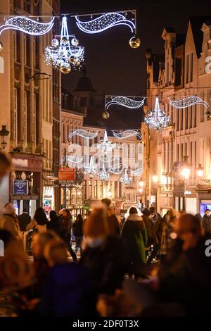 Brüssel, Belgien. Dezember 2020. Brüssel , 02/12/2020 Beleuchtung des Weihnachtsbaums auf dem Grand Place - Grote Markt in Brüssel. Pix : Credit : Frederic Sierakowski / Isopix Credit: Alfa Images/Alamy Live News Stockfoto