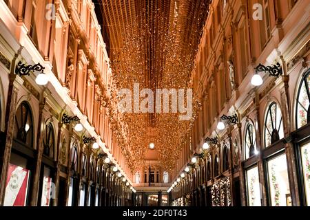 Brüssel, Belgien. Dezember 2020. Brüssel , 02/12/2020 Beleuchtung des Weihnachtsbaums auf dem Grand Place - Grote Markt in Brüssel. Pix : Credit : Frederic Sierakowski / Isopix Credit: Alfa Images/Alamy Live News Stockfoto