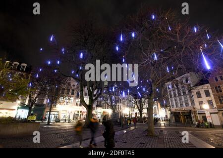 Brüssel, Belgien. Dezember 2020. Brüssel , 02/12/2020 Beleuchtung des Weihnachtsbaums auf dem Grand Place - Grote Markt in Brüssel. Pix : Credit : Frederic Sierakowski / Isopix Credit: Alfa Images/Alamy Live News Stockfoto