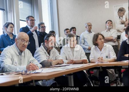 Mitglieder des "CIH - Collectif Inter Hopitaux" (Kollektiv Interkliniken) nehmen an einer Pressekonferenz Teil, um den kollektiven Rücktritt von medizinischen Managern in ganz Frankreich bekannt zu geben.Medizinische Fakultät Paris 6 LA PITIÉ SALPETRIERE Hospital january14, 2020. Foto von Magali Cohen/ABACAPRESS.COM Stockfoto