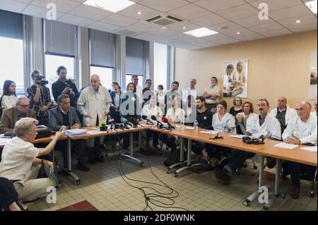 Mitglieder des "CIH - Collectif Inter Hopitaux" (Kollektiv Interkliniken) nehmen an einer Pressekonferenz Teil, um den kollektiven Rücktritt von medizinischen Managern in ganz Frankreich bekannt zu geben.Medizinische Fakultät Paris 6 LA PITIÉ SALPETRIERE Hospital january14, 2020. Foto von Magali Cohen/ABACAPRESS.COM Stockfoto