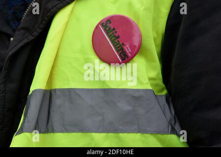 Demonstranten marschieren am 14. Januar 2020 im ostfranzösischen Straßburg im Rahmen eines landesweiten, sektorübergreifenden Streiks gegen die Rentenreform der französischen Regierung. Ein Verkehrsstreik zog sich in seinen 42. Tag am 15. Januar hinein, an dem sowohl die französische Regierung als auch die Hardlinegewerkschaften die Rentenreformen durchforsten, die die Pattsituation auslösten. Foto von Nicolas Roses/ABACAPRESS.COM Stockfoto