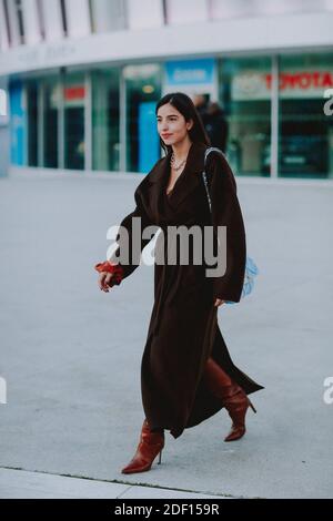 Im Stil der Straße, Bettina Looney Ankunft in Jacquemus Herbst-Winter 2020-2021 Show, in La Defense Arena, Paris, Frankreich, am 18. Januar 2020 statt. Foto von Marie-Paola Bertrand-Hillion/ABACAPRESS.COM Stockfoto