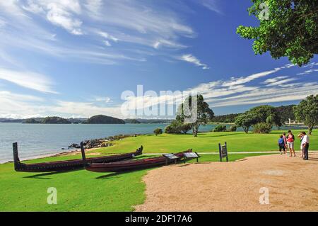 Maori Kanus, Hobsons Strand, Waitangi Treaty Grounds, Waitangi, Bucht der Inseln, Region Northland, Nordinsel, Neuseeland Stockfoto