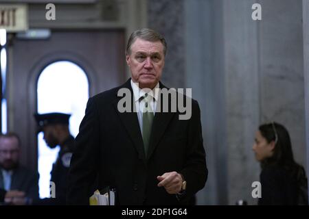 Der US-Senator David Perdue (Republikaner von Georgia) kommt am Mittwoch, den 22. Januar 2020, im US-Kapitol in Washington, DC, USA an, während der Senat sich auf den zweiten Tag der Eröffnung von Erklärungen im Amtsenthebungsverfahren gegen US-Präsident Donald J. Trump vorbereitet. Foto von Stefani Reynolds/CNP/ABACAPRESS.COM Stockfoto