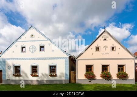 Historische Häuser in Holasovice Historical Village Reservation. Sie repräsentieren ländlichen Barockstil, UNESCO, Holasovice, Südböhmische Region, Tschechische Republik Stockfoto