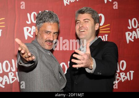 Produzenten Taika Waititi und Carthew Neal bei der Premiere von Jojo Rabbit im UGC Les Halles Cinema am 23. Januar 2020 in Paris, Frankreich. Foto von Denis Guignebourg/ABACAPRESS.COM Stockfoto