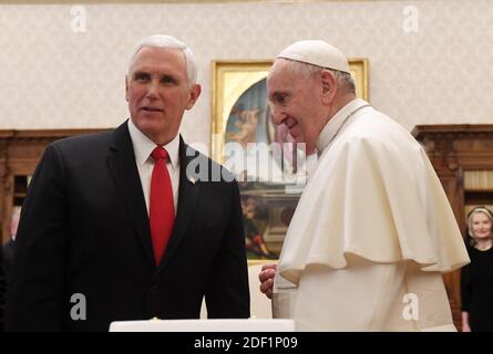 Papst Franziskus trifft US-Vizepräsident Mike Pence bei einer privaten Audienz im Vatikan am 24. Januar 2020. Foto : Eric Vandeville/ABACAPRESS.COM Stockfoto