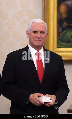 Papst Franziskus trifft US-Vizepräsident Mike Pence bei einer privaten Audienz im Vatikan am 24. Januar 2020. Foto : Eric Vandeville/ABACAPRESS.COM Stockfoto