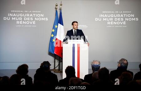 Der französische Präsident Emmanuel Macron bei der Einweihung der renovierten "Namensmauer" der Shoah-Gedenkstätte in Paris, Frankreich, am 27. Januar 2020 anlässlich des 75. Jahrestages der Befreiung des Lagers Auschwitz-Birkenau. Foto von Hamilton/Pool/ABACAPRESS.COM Stockfoto