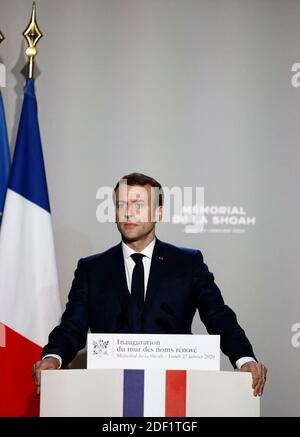 Der französische Präsident Emmanuel Macron bei der Einweihung der renovierten "Namensmauer" der Shoah-Gedenkstätte in Paris, Frankreich, am 27. Januar 2020 anlässlich des 75. Jahrestages der Befreiung des Lagers Auschwitz-Birkenau. Foto von Hamilton/Pool/ABACAPRESS.COM Stockfoto