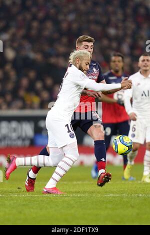 Neymar Jr von Paris und Xeka von Lille während des Ligue 1-Spiels zwischen Lille OSC und Paris Saint-Germain (PSG) im Stade Pierre Mauroy am 26. Januar 2020 in Lille, Frankreich. Foto Sylvain Lefevre /ABACAPRESS.COM Stockfoto