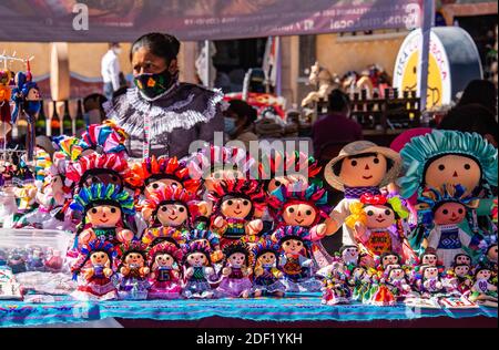 Traditionelle mexikanische Stoffpuppen (muñecas de trapo), Bernal, Queretaro, Mexiko Stockfoto