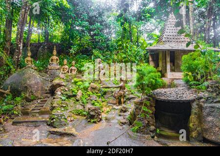 Buddha Statuen an Tar Nim Wasserfall & geheime magische Garten auf Koh Samui, Surat Thani Thailand. Stockfoto